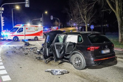Goeppingen-Bartenbach: Hund lenkt Fahrer ab - Pkw kracht in Gegenverkehr