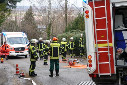 Aichelberg: Rentnerpaar nach Restaurantbesuch, Gas und Bremse verwechselt