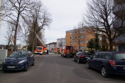 Sindelfingen: Brand auf Hochhausdach loesst Grosseinsatz aus