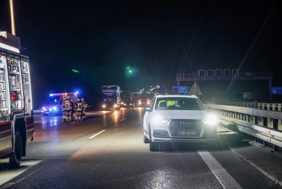 Wendlingen: Auffahrunfall auf der A8 sorgt fuer mehrere Verletzte und eine Vollsperrung