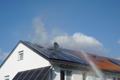 Duernau: Dachstuhlbrand- Feuerwehr im Einsatz