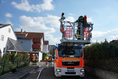 Duernau: Dachstuhlbrand- Feuerwehr im Einsatz