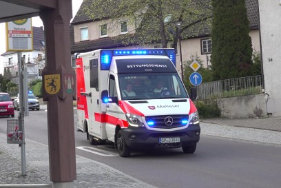 Hattenhofen:Kind faehrt ueber Strasse Leichte Verletzungen erlitt ein 8-Jaehriger bei einem Unfall am Mittwoch in Hattenhofen