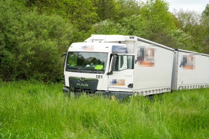 Leonberg: Schwerer Unfall zwischen LKW und PKW