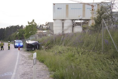 Moetzingen: PKW landet nach Unfall auf der Seite