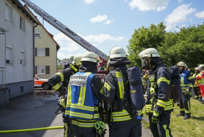 Grafenau-Doeffingen: Feuerwehr rettet drei Katzen bei Dachstuhlbrand aus Wohnung
