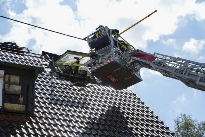 Grafenau-Doeffingen: Feuerwehr rettet drei Katzen bei Dachstuhlbrand aus Wohnung