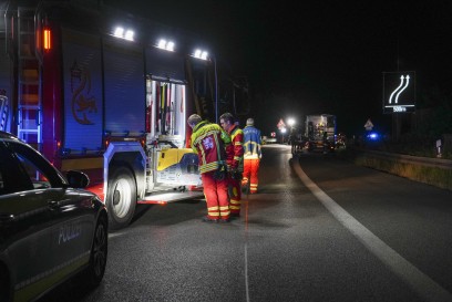 Leonberg: 57-jaehriger Motorradfahrer kracht in Leitplanke und verstirbt noch an der Unfallstelle