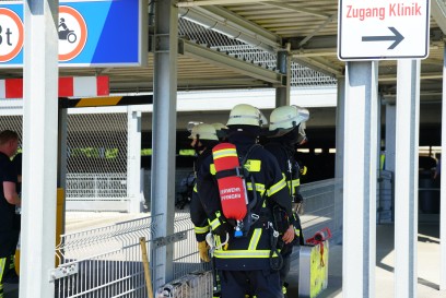 Goeppingen: Mehrere PKW brennen in Parkhaus