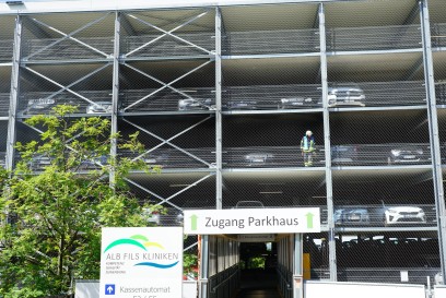 Goeppingen: Mehrere PKW brennen in Parkhaus