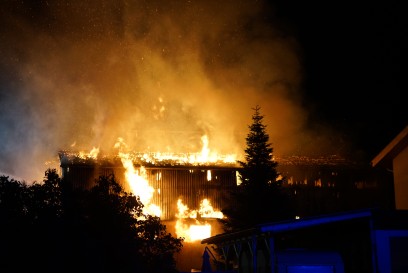 Gingen Fils: Brand eines Landwirtschaftlichen Anwesens - 120 Einsatzkraefte im Einsatz