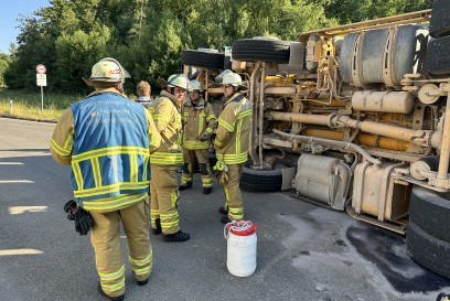 Esslingen: Lkw stuerzt um
