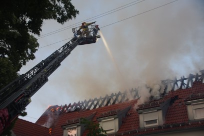 Esslingen: Dachstuhlbrand bei Kindergarten- Gluecklicherweise zu spaeter Stunde