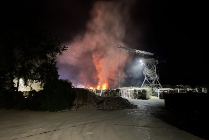 Esslingen am Neckar: Grossbrand in Entsorgungsfirma 
