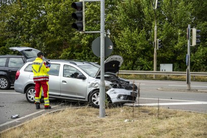 Boeblingen: Zwei Verletzte nach Kreuzungsunfall an der Einfahrt zur B464