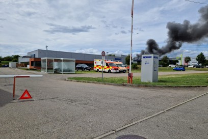 Walddorfhaeslach: Grossbrand in Firma 
