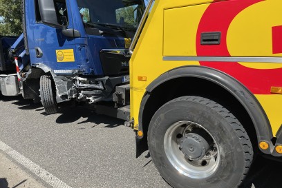 Korntal-Muenchingen: VW-Lenker faehrt in Gegenverkehr 