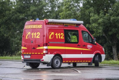 Ehningen: Grosses Truemmerfeld nach heftigen Unfall hoehe IBM