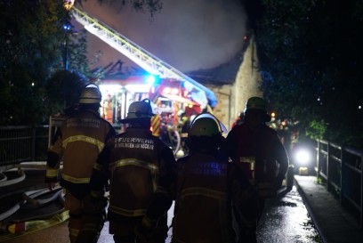 Wendlingen: Reithalle steht im Vollbrand