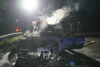 Uhingen: PKW brennt voellig aus