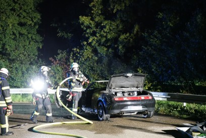Uhingen: PKW brennt voellig aus