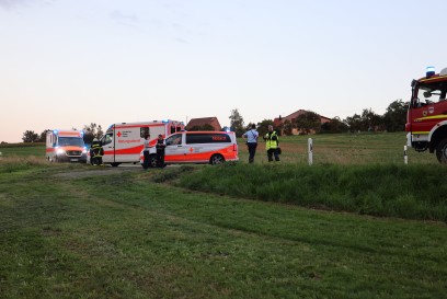 Goeppingen : Fahrzeug kommt von Strasse ab bei Maitis