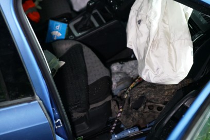 Goeppingen: PKW kommt von Fahrbahn ab und prallt gegen Baum