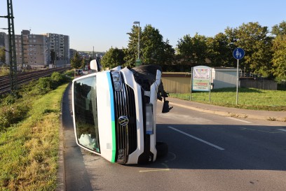 Oberboihingen: VW-Bus kippt bei Kollision mit Kleinwagen