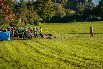 Baltmannsweiler: Pkw kommt von Strasse ab - Fahrer verletzt - Rettungshubschrauber im Einsatz 