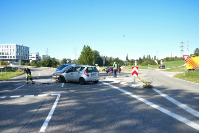 Leonberg: VW uebersieht Mercedes ein schwer Verletzter