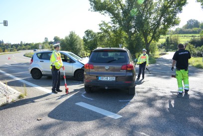 Leonberg: VW uebersieht Mercedes ein schwer Verletzter