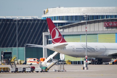 Flughafen Stuttgart: Flugzeug auf dem Weg von Toronto nach Istanbul muss wegen eines medizinischen Problems notlanden