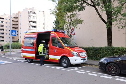 Eislingen an der Fils: Feuerwehr loescht Brand in einer Wohnhausiedlung in Eislingen