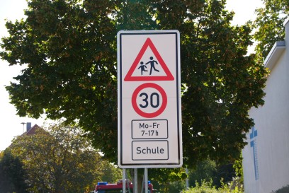 Aichwald: Skoda kippt bei Kollision mit anderem Auto auf die Seite- 1 Person verletzt 