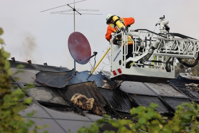 Uhingen: Grosseinsatz der Feuerwehr Uhingen in Sparwiesen. Photovoltaikanlage brennt.