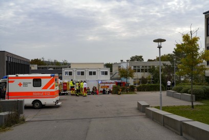 Herrenberg: Reizgasalarm an der Vogt-Hess Schule - Grosseinsatz der Rettungskraefte
