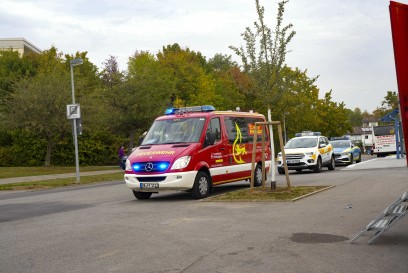 Herrenberg: Reizgasalarm an der Vogt-Hess Schule - Grosseinsatz der Rettungskraefte