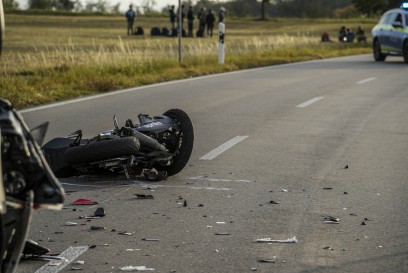 Steinenbronn: 17-jaehrige Motorradfahrerin bei Unfall schwer verletzt
