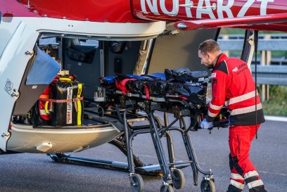 Reichenbach a.d. Fils: Pkw verunfallt auf der B10 - Rettungshubschrauber im Einsatz