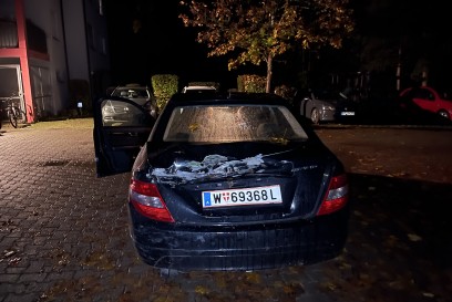 Pliezhausen: B297 Verkehrsunfall - mit Aepfeln beladener Traktoranhaenger umgekippt  - Zeugenaufruf