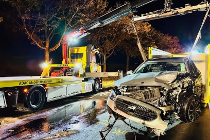 Weil der Stadt: Fahrer wird aus PKW geschleudert und verstirbt an der Unfallstelle