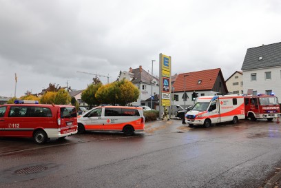 Rechberghausen: Fahrzeug faehrt gegen Reklameschild und muss per Rettungshubschrauber in eine Klinik geflogen werden
