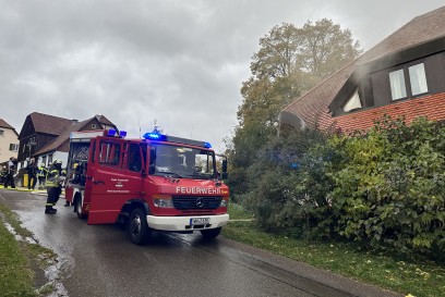 Winterbach-Manolzweiler: Brand in Gebaeude fordert die Feuerwehr