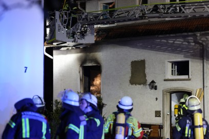 Lenningen: Massiver Feuerwehreinsatz durch Wohnungsbrand in altem Bauernhaus