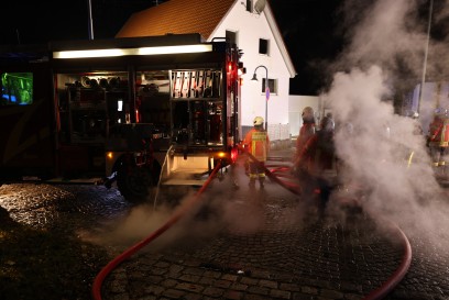 Drackenstein: Grosseinsatz Feuerwehr - Gebaeudebrand bei Renovierungsarbeiten