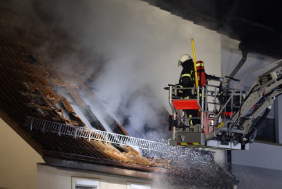 Waeschenbeuren: Dachstuglbrand in Einfamilienhaus