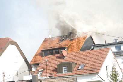 Steinenbronn: Dachstuhlbrand zetstoert Mehrfamilienhaus 