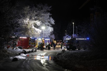Goeppingen: Feuerwehr rueckt zu Grossbrand im Stauferpark aus