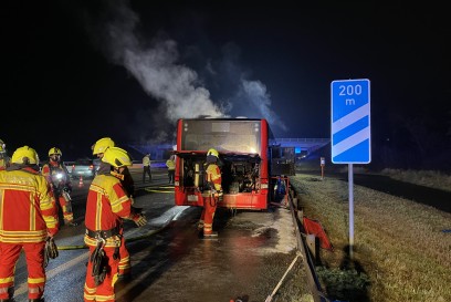 Gaertringen: Bus brennt auf der A81 zwischen Ehningen und Gaertringen 