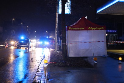 Goeppingen: toedlicher Verkehrsunfall zwischen Kleintransporter und Fussgaenger